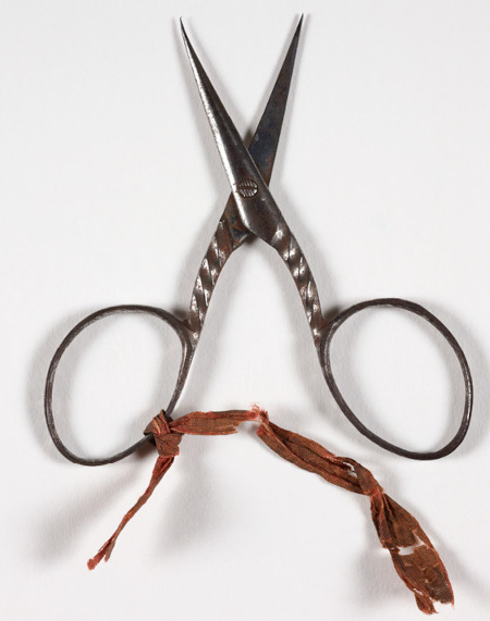 Photograph of Elizabeth Gaskell's scissors